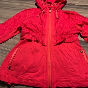Women’s Lululemon size 8 water resistant pink jacket